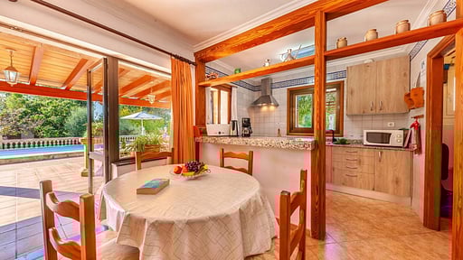 Villa Faisan Dining area