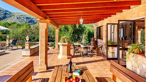 Villa Faisan Dining area