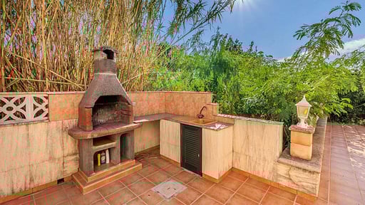 Villa Faisan BBQ equipment