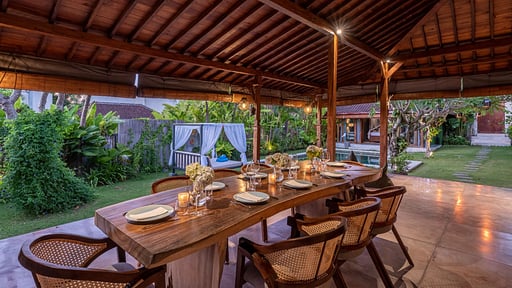 Villa Fallopia Dining area
