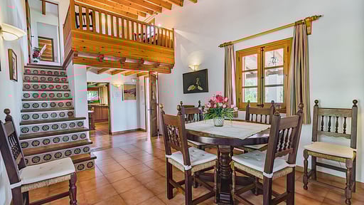 Villa Tugarre Dining area