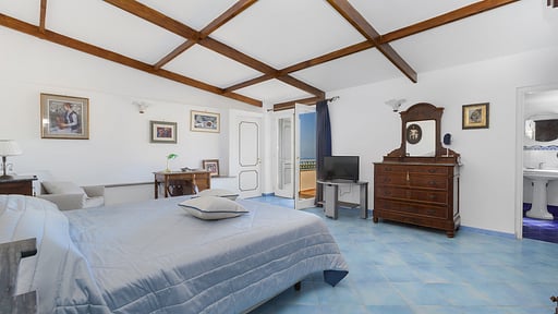 Villa Ferrara Bedroom 1