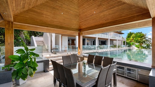 Villa Firefly Dining area