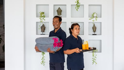 Villa Firefly Villa staff