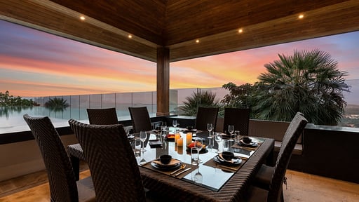 Villa Firefly Dining area