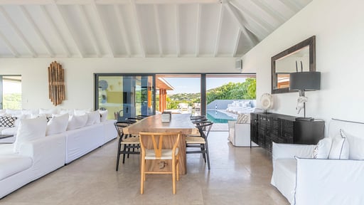 Villa Firefly Dining area