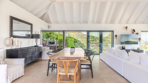 Villa Firefly Dining area