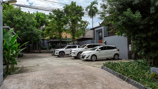 Villa Flores Parking areas