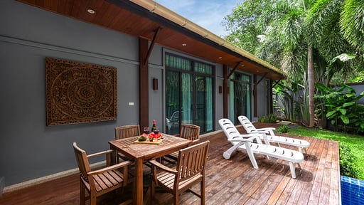 Villa Flores Dining area