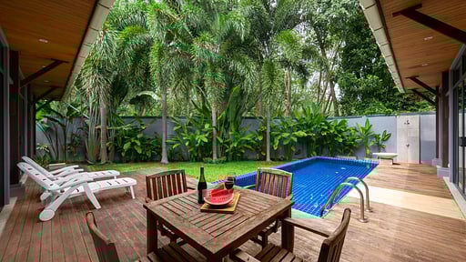 Villa Flores Dining area