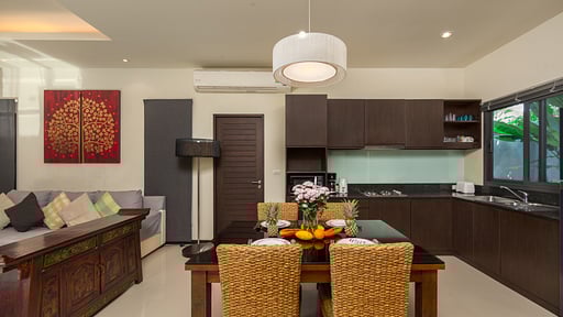 Villa Flores Dining area