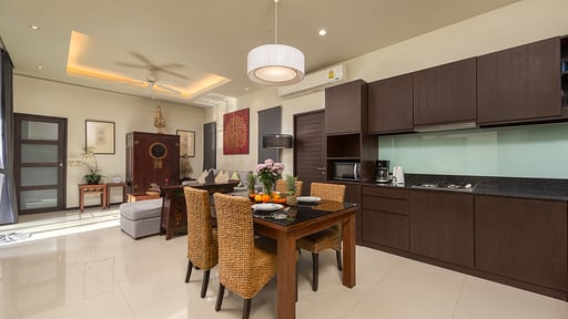 Villa Flores Dining area