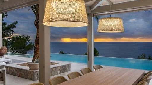 Villa Folies Dining area