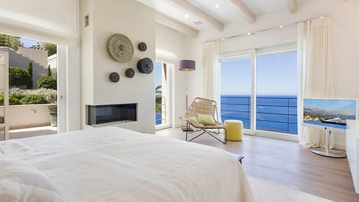 Villa Folies Bedroom 2