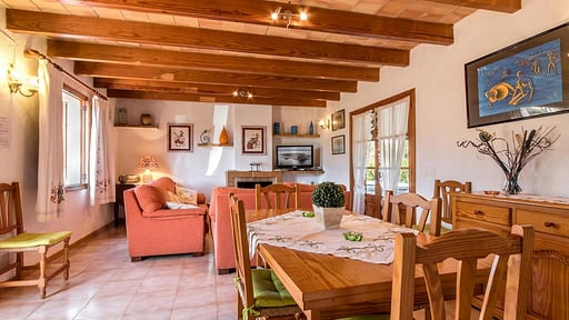 Villa Fontxica Обеденная зона