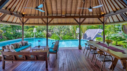Villa Frangipani Dining area
