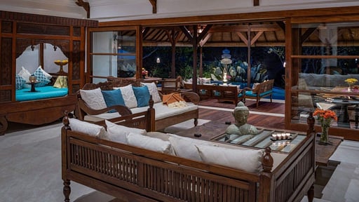 Villa Frangipani Living room 1