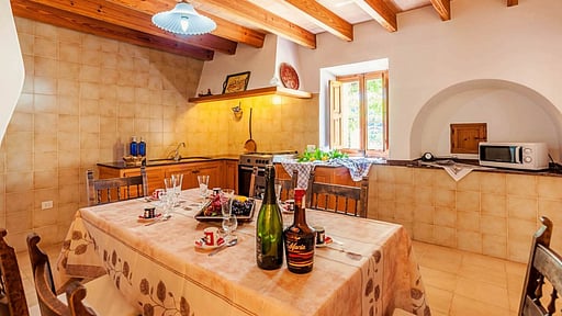 Villa Frares Dining area