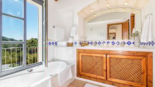 Garden Mar Bedroom 1