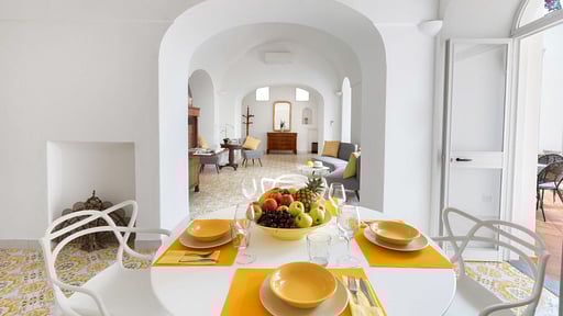 Villa Garfield Dining area