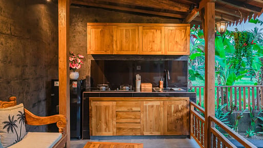 Villa Garis Laksmi Kayu West Kitchen