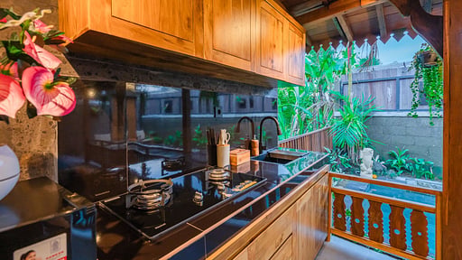 Villa Garis Laksmi Kayu West Kitchen