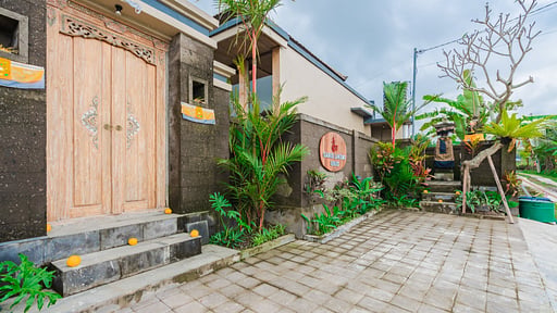 Villa Garis Laksmi Parking areas
