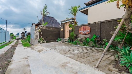 Villa Garis Laksmi Parking areas