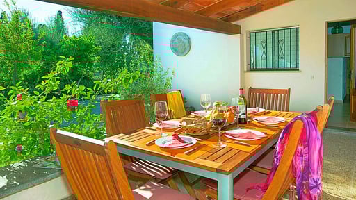 Villa Garriguer Dining area