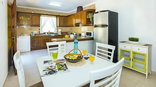 Villa Geranios Dining area 2