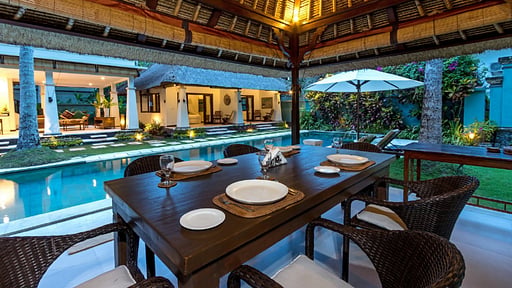 Villa Gils Dining area