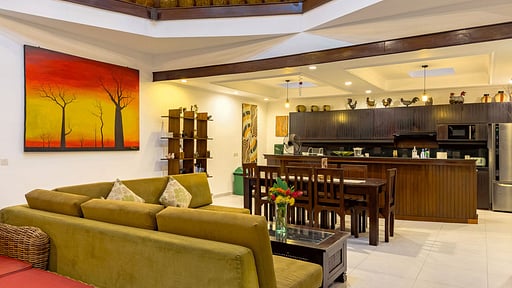 Villa Ginger Dining area