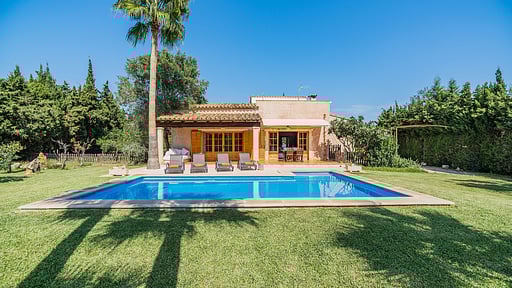 Manyani Swimming pool