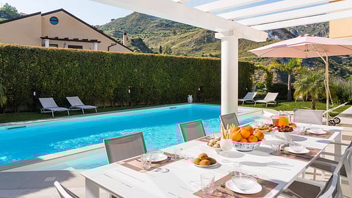 Villa Giutitta Dining area