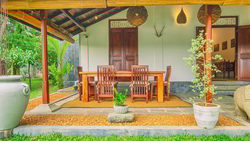Villa Godahena Dining area