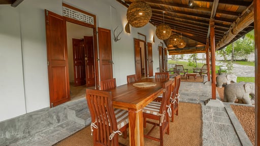 Villa Godahena Dining area