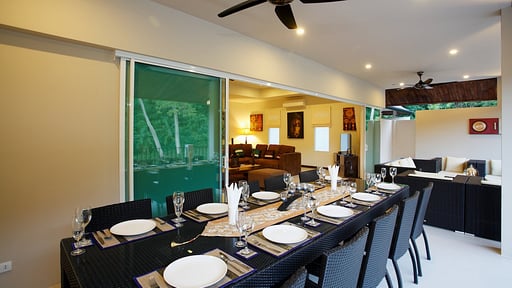 Villa Gold Dining area