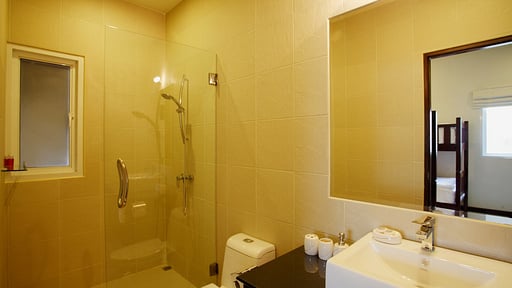 Villa Gold Bedroom 6