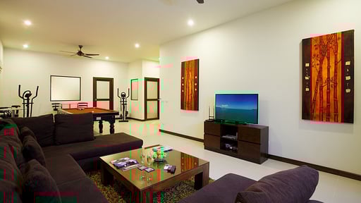 Villa Gold Media room