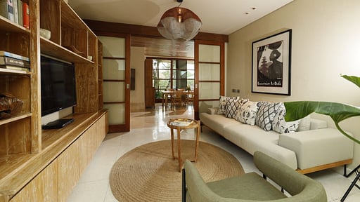 Villa Grasshopper Media room