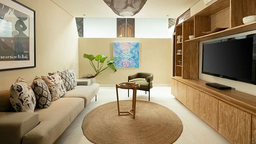 Villa Grasshopper Media room
