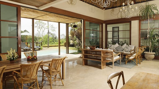 Villa Grasshopper Dining area