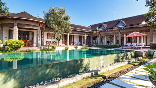 Griya Estate Swimming pool 2