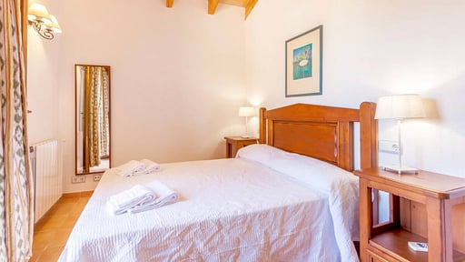 Villa Guillona Bedroom 1