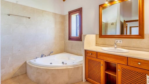 Villa Guillona Bedroom 2