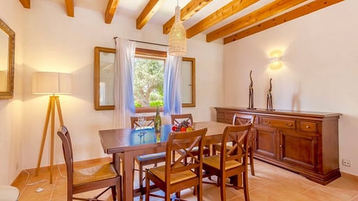 Villa Guillona Dining area