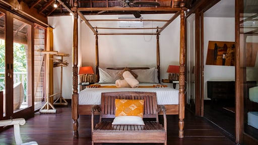 Villa Hangat Schlafzimmer 4