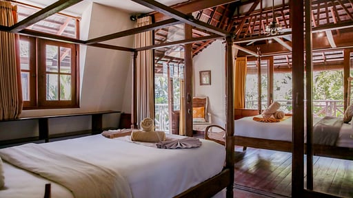 Villa Hangat Schlafzimmer 4