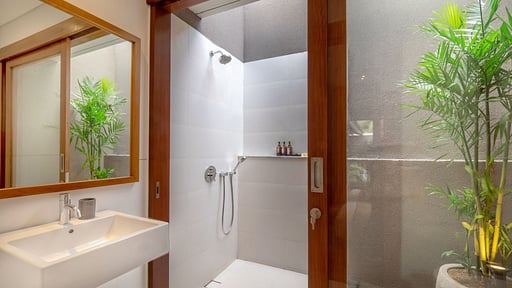 Villa Heliconia Bumbak Bedroom 3