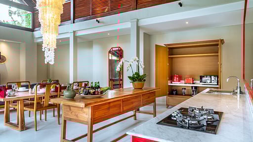 Villa Heliconia Bumbak Kitchen